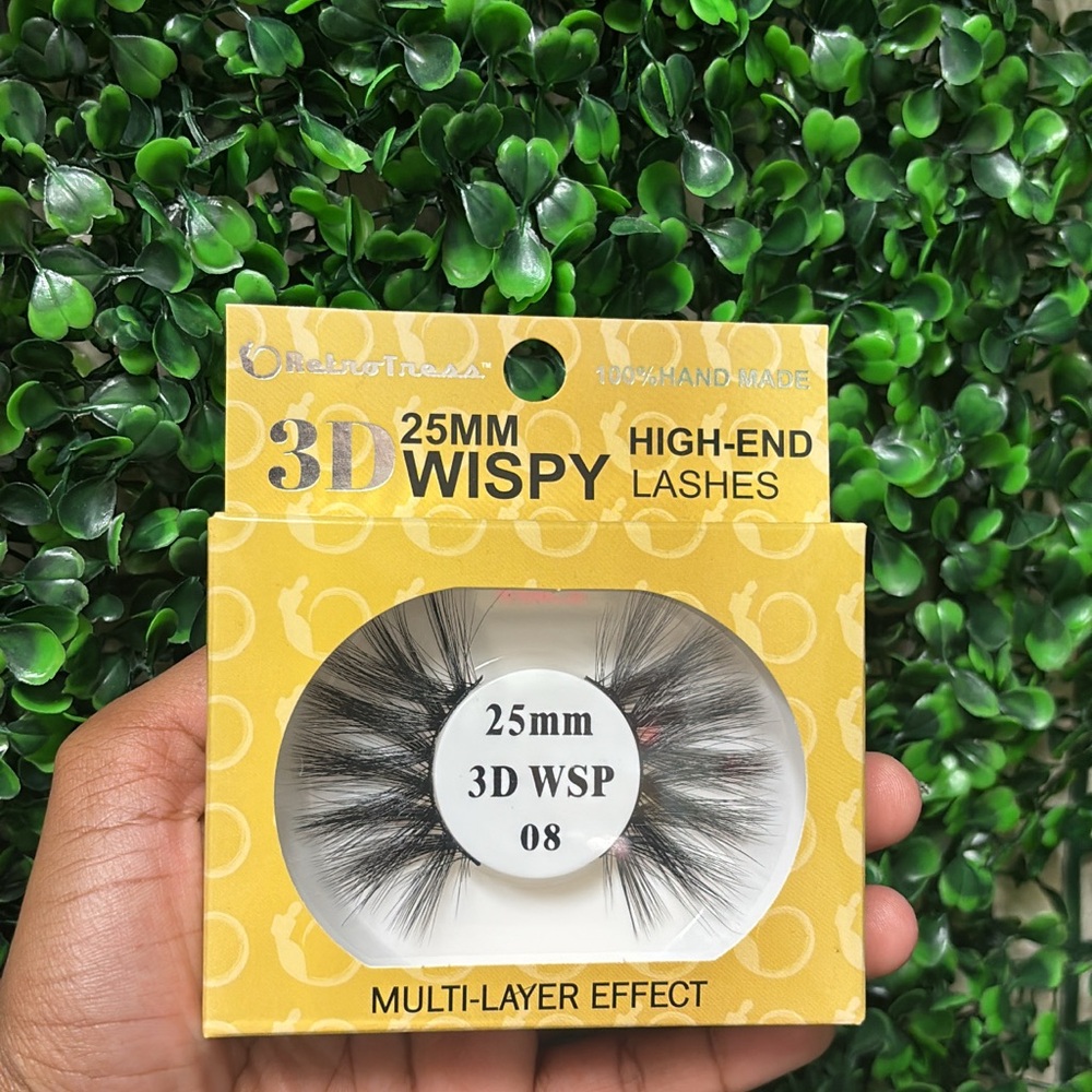 Black 25mm 3D Wispy Lashes for a Dramatic Look